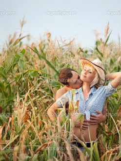 Having sex in cornfield